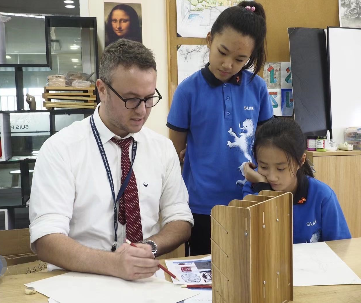 Huntley Macpherson teaching art students in the studio